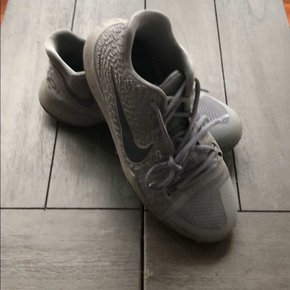 NIKE youth basketball sneakers; 6.5 - Picture 2 of 4
